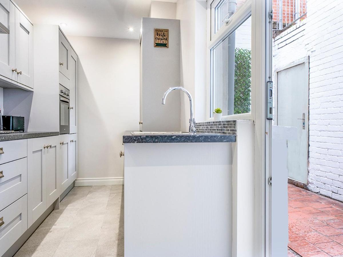 Pass The Keys Beautiful 4Br Restored Red Brick Cafes And Park Belfast Kültér fotó